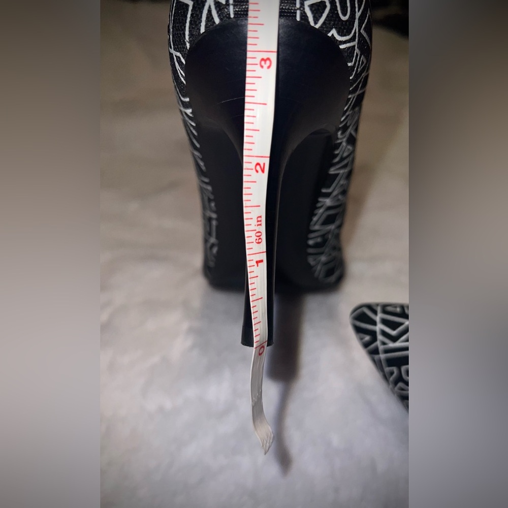 Karl Lagerfeld Royale Pointed Toe Pump - Picture 8 of 11